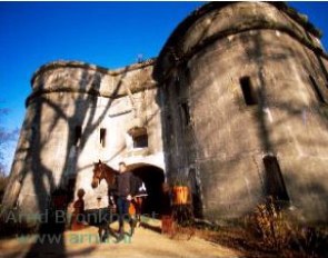 Arjen Teeuwissen and Goliath T in front of Stable Oudaen in Belgium :: Photo © Arnd Bronkhorst