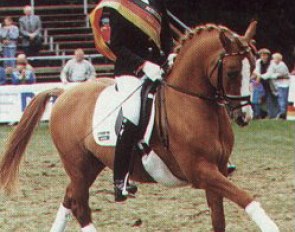 Jana Kun rides Dornik B to the 1999 Bundeschampion's title