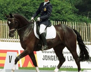 Ingrid Daeleman and Fatima L at the 1999 World Young Horse Championships :: Photo © Dirk Caremans