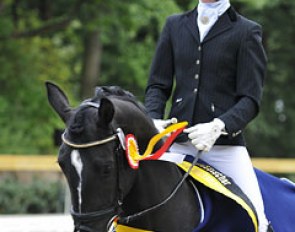 Donna Eden winning the young horse classes as a 3-year old in Germany :: Photo © Jan Reumann