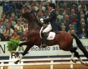 A dressage horse resisting the rider's aids :: Photo © Dirk Caremans