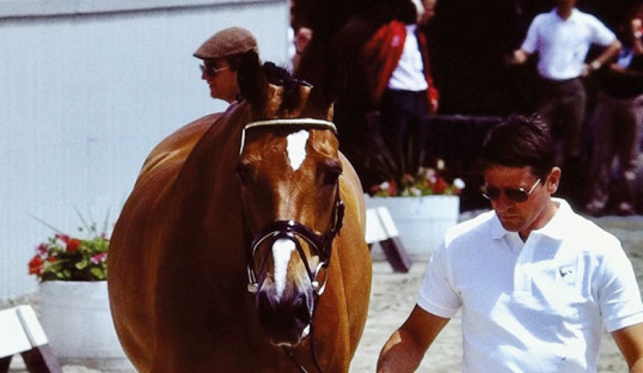 Marzog with Anne-Grete's husband at the time, Tony Jensen, at the horse inspection for the 1986 World Championships Dressage :: Photo © Elisabeth Weiland