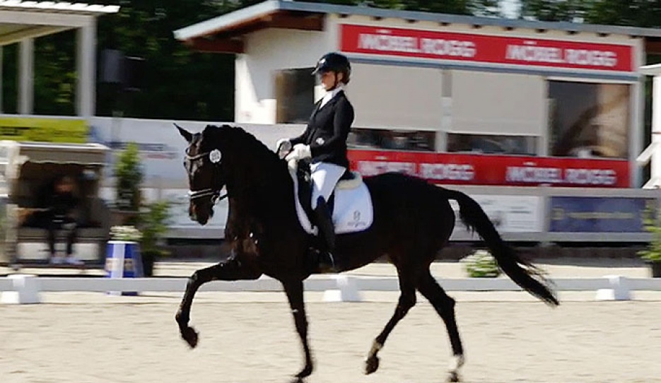 Julia Kühn on La Santiana at the 2023 CDN Winterlingen