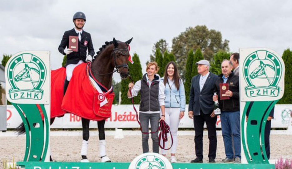 Mateusz Cichon and Ebano win the 4-YO Foreign bred division at the 2023 Polish Young Horse Championships :: Photo © Wiktoria Roznowska 