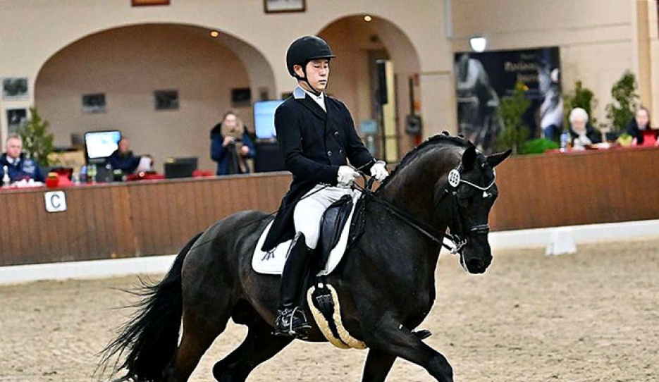 Young Shik Hwang and Perpignan Noir at the 2022 CDN Ankum :: Photo © Mhisen