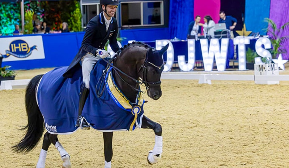 Thompson and MSJ Gatsby win the world cup qualifier at Dressage and Jumping With the Stars in Werribee :: Photo © private
