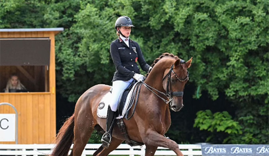 Maria Teresa Pohl on Diaton win the junior division at the 2025 Preis der Besten :: Photos © Mirka Nilkens