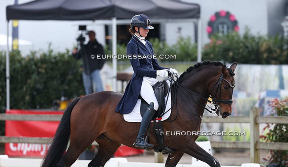 Zoë Niessen and Paco Rabanne at the 2025 CDI Sint-Truiden :: Photo © Astrid Appels