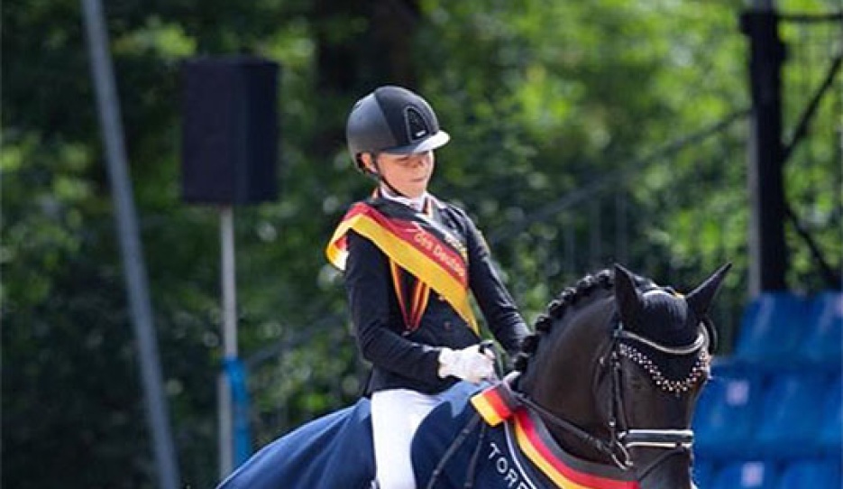 Carolina Miesner and PAV Nachtschwärmer win the 2021 Bundeschampionate :: Photo © Mirka Nilkens
