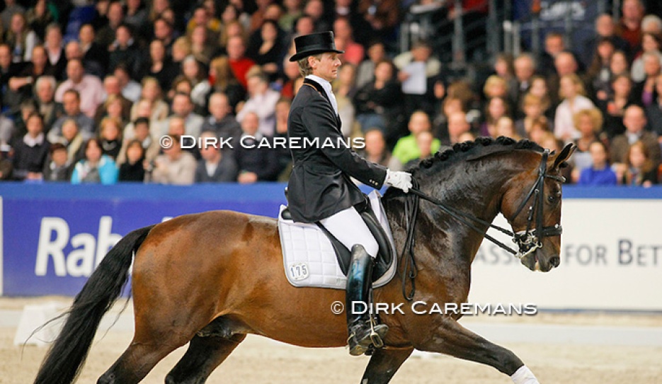 Edward Gal and Santano in the 2009 KWPN Stallion Competition Finals in Den Bosch :: Photo © Dirk Caremans