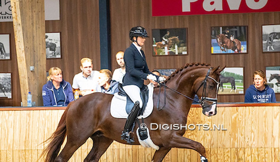 Emmelie Scholtens and Miami Turfhorst at the 2020 KWPN Saddle presentation :: Photo © Digishots