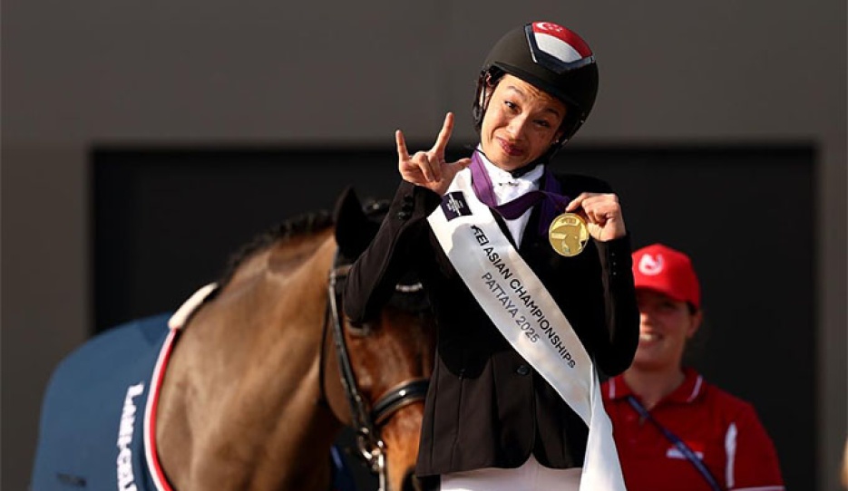 Laurentia Tan of Singapore celebrates winning gold during the Para Dressage individual championship at the Thai Polo Club on November 26, 2025 in Pattaya (THA) :: Photo © FEI/Yong Teck Lim