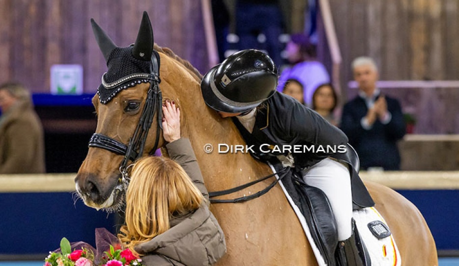 Flowers after Charlotte Defalque and Botticelli's last ride at the 2025 CDI-W Mechelen :: Photo © Dirk Caremans