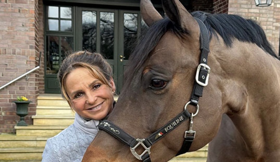 Dorothee schneider with her right hand fresh out of surgery
