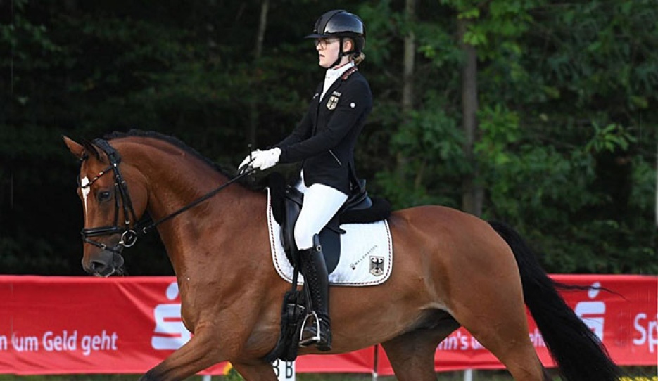 Allegra Schmitz-Morkramer and Lavissaro at the 2019 German Children Championships :: Photo © Mirka Nilkens