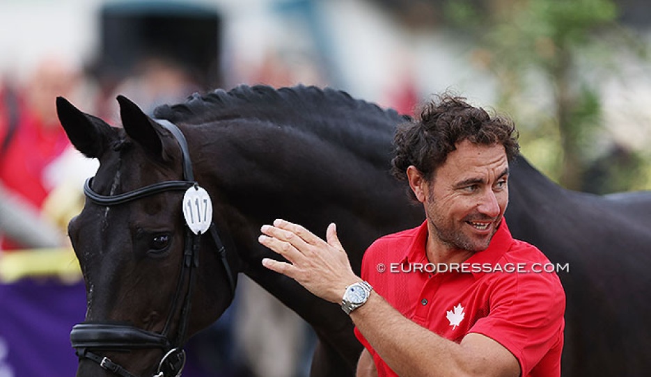 Jordi Domingo trotting up his former Spanish team horse Statesman at the 2022 World Championships, owned and ridden by Naima Moreira Laliberte :: Photo © Astrid Appels