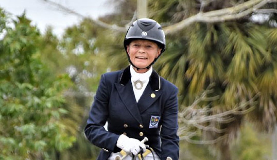 Dr. Hillary Clayton on Donzi :: Photo © Carmen Franco
