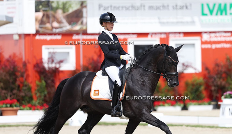Kirsten Brouwer and Ohio at the 2025 World Young Horse Championships :: Photo © Astrid Appels