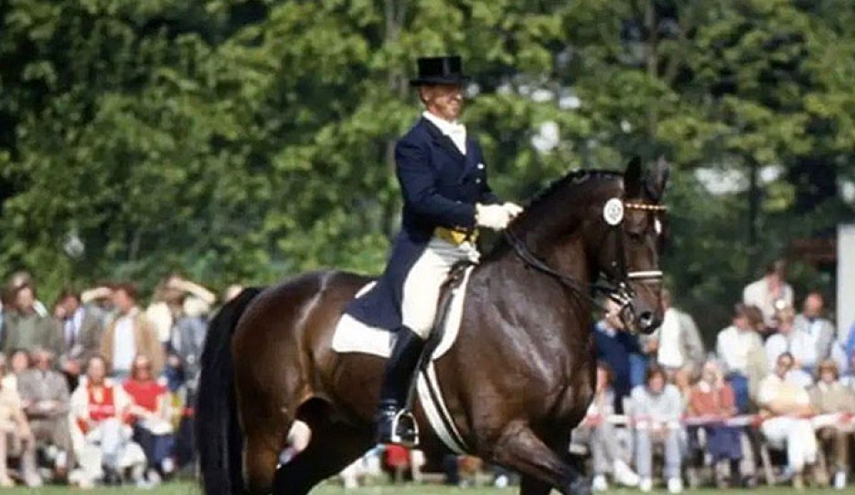 Udo Lange at the 1985 Hamburg Dressage Derby :: Photo © Jacques Toffi
