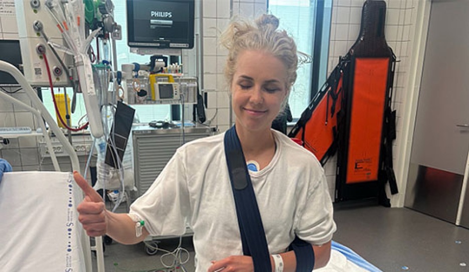 Thumbs up from Selina in the hospital. On the road to recovery 