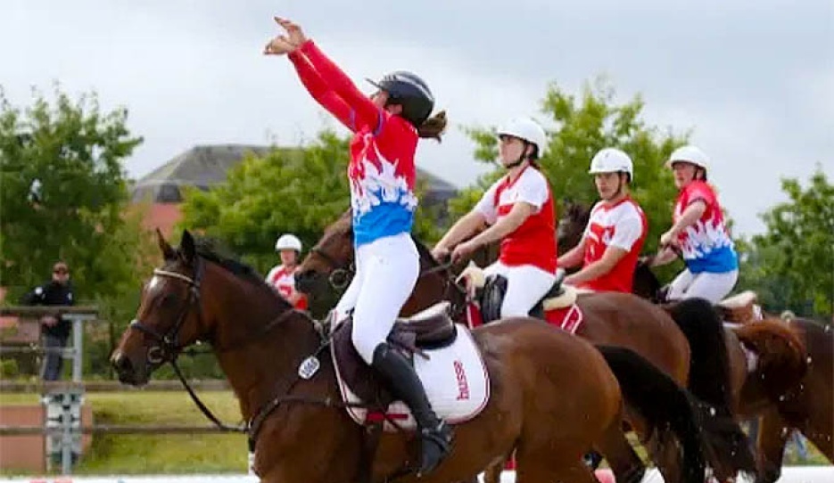 Jessica Michel in a horse ball game :: Photo © PSV