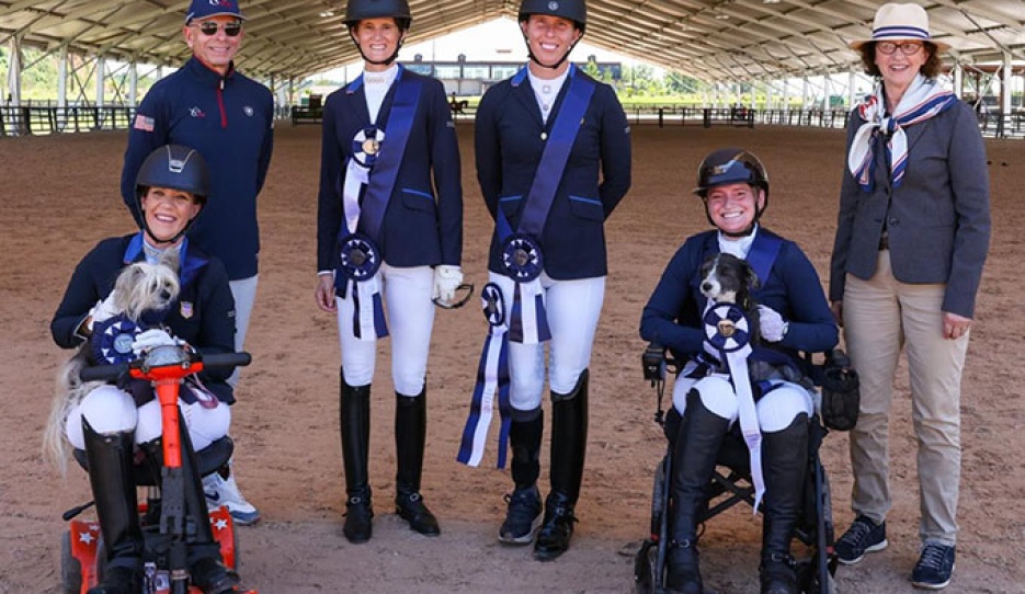 The U.S. Para Dressage Team with Chef d'Equipe and Technical Advisor, Michel Assouline, and FEI Para Dressage judge, Katherine Lucheschi (ITA) (©US Equestrian)
