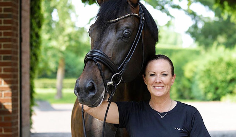 Lyndal Oatley with Incredible at her stable in Dulmen, Germany :: Photo © private