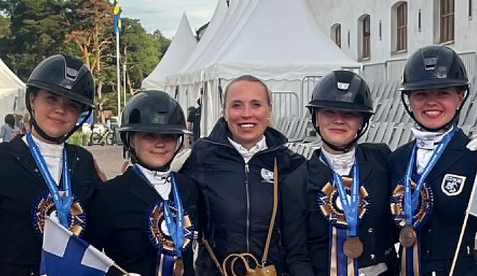 Terhi Stegars (center) with the Finnish young riders at the 2026 Nordic Baltic Championships 