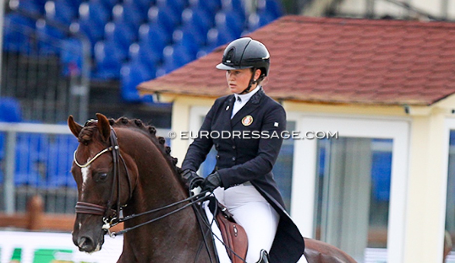 Ellen Birgitte Farbrot on Tailormade Red Rebel at the 2021 European Championships :: Photo © Astrid Appels
