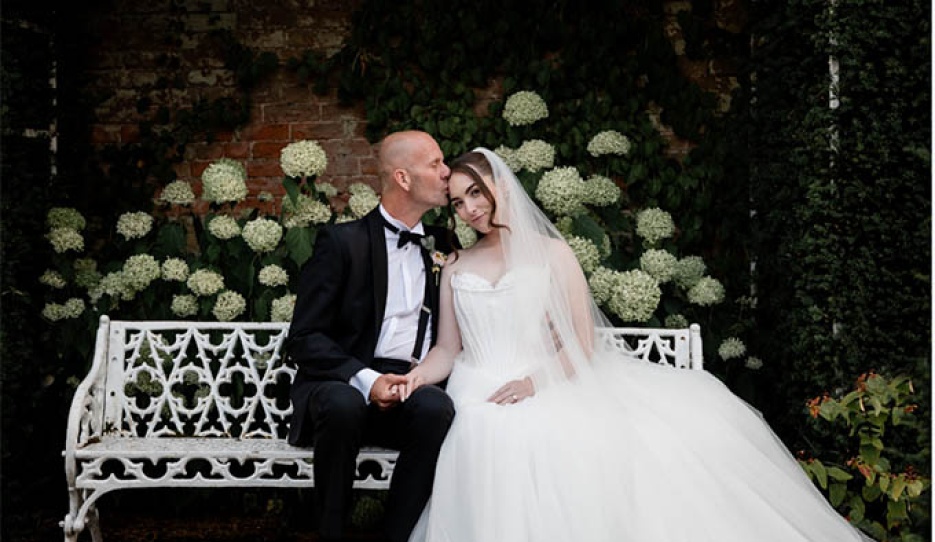 Jordy van Nies and Emily Bradshaw got married.