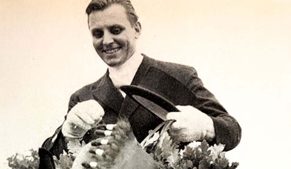 Hamburg Dressage Derby winner in 1967: Udo Nesch on Reiner Klimke’s Arcadius who was the best horse in the final :: Photo © Frömming archive