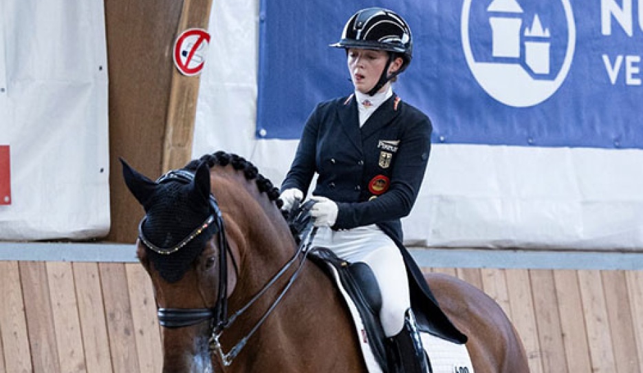 Rose Oatley on Saskia Bauer's Ferdades at the Nurnberg Burgpokal qualifier in Guxhagen :: Photo © Thomas Hellmann
