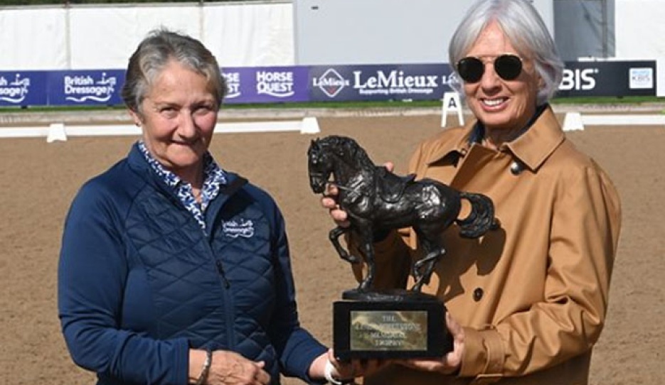 Judy Harvey (right) with the Linda Whetstone Memorial Trophy :: Photo © Kevin Sparrow 