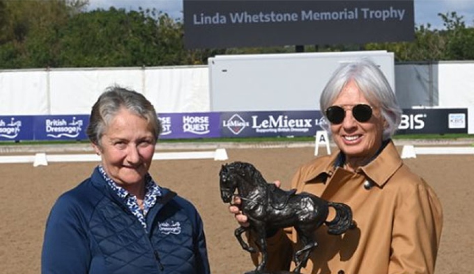 Judy Harvey (right) with the Linda Whetstone Memorial Trophy :: Photo © Kevin Sparrow 