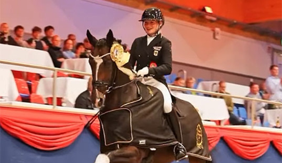Kenya Schwierking and Imani at the "Golden Rider Badge" celebration during the 2026 Oldenburg Autumn Elite Auction in Vechta :: Photo © OLD Art