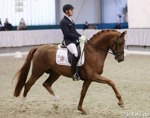 Matthias Rath on his stepmom Ann Kathrin Linsenhoff's Hanoverian Destacado