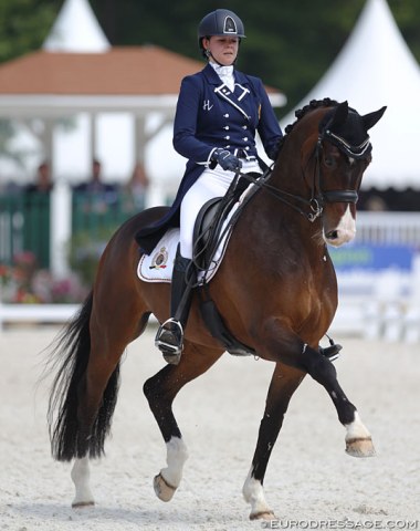 Belgian Laurence Roos on Fil Rouge