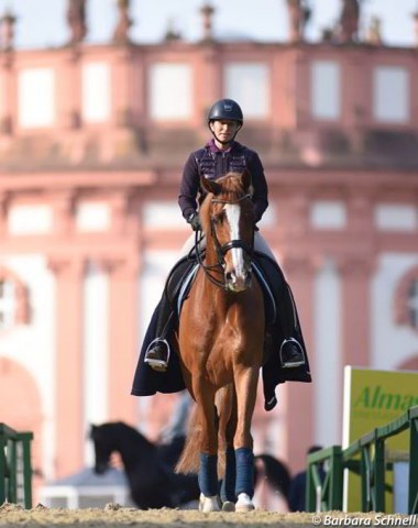 Nadine Capellmann on Equestricons Lagerfeld K with the Wiesbaden castle in the background