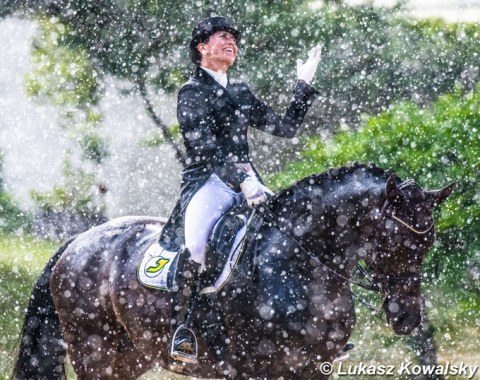 Belinda Weinbauer on Ferrero Küsschen MJ in the pouring rain 