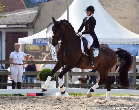 Isabell Werth coaching Hannah Erbe on Carlos