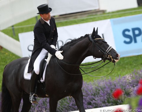 Stefan Lehfellner and Fackeltanz left the ring prematurely as the Oldenburg Florencio offspring bit his lip or tongue and drew some blood