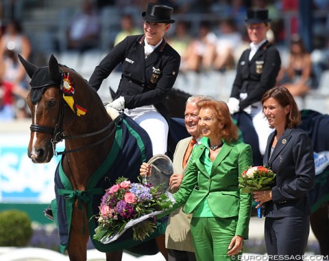 Isabell Werth on a loaner horse for the prize giving. Toni and Marina Meggle are long-time sponsors of the CDIO Grand Prix Special in Aachen