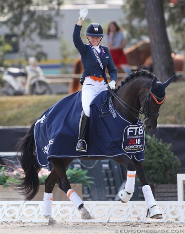 Esmee Donkers and Chaina win kur gold