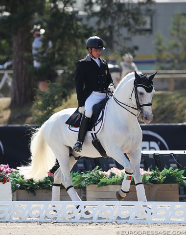 Martim Meneres on Equador