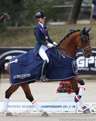 Daphne van Peperstraten and Cupido win gold