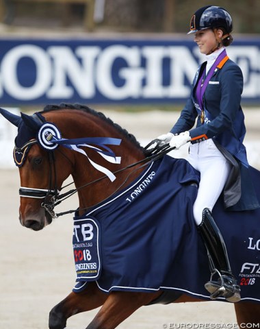 Daphne van Peperstraten and Cupido in their lap of honour