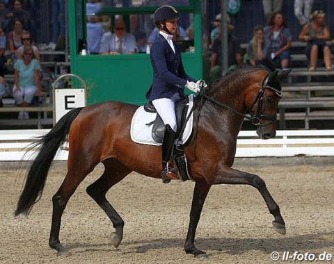 Maike Mende on First Class (by Furstenball x Bergamon)