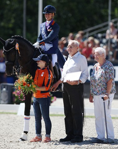 Silver medal winners Adelinde Cornelissen and Governor with the breeders, the Korbeld couple