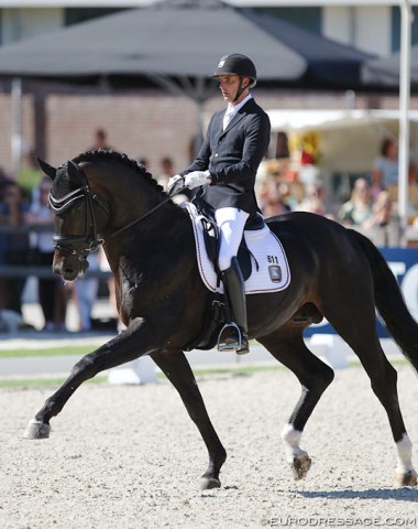 Andreas Helgstrand and the Oldenburg bred Ferrari (by Foundation x Hotline) won silver last year and finished 10th this year. The bay is a big, powerful mover but in trot he was slow behind and he became lateral in the collected walk. The canter work was ground covering, but needs to achieve more uphill tendency