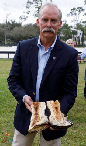 Dr. Robert Boswell speaking on laminitis